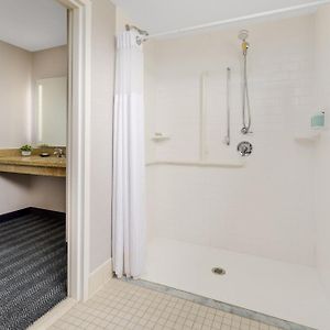 King Room Mobility or hearing accessible